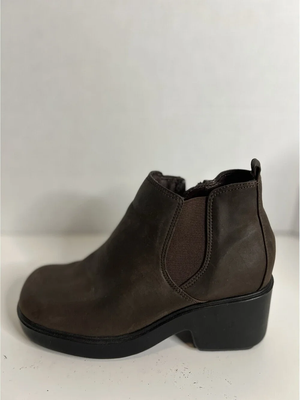 Vintage 90s Women’s Brown Faux Leather Chelsea Ankle Boots 5.5W Chunky Heel